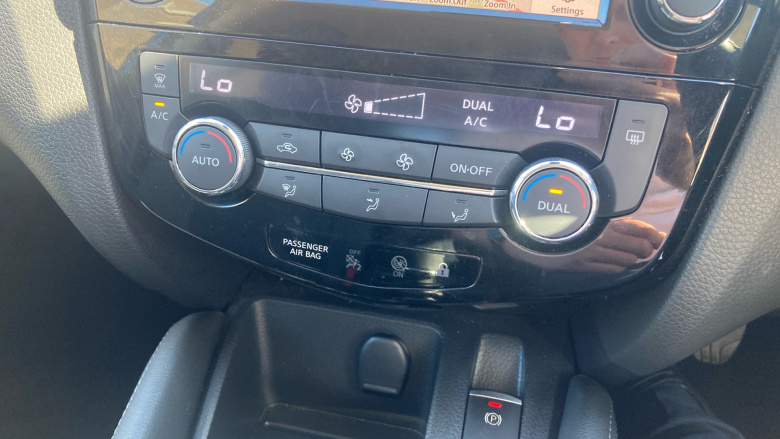 Nissan Qashqai 1.3 DiG-T 160 N-Connecta 5dr Petrol Hatchback